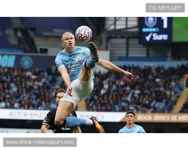 哈兰德点球绝杀后脱衣庆祝，安菲尔德夜空下的蓝月狂欢